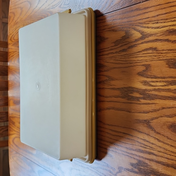 Vintage Tupperware Harvest Gold Cake Taker - Picture 4 of 7